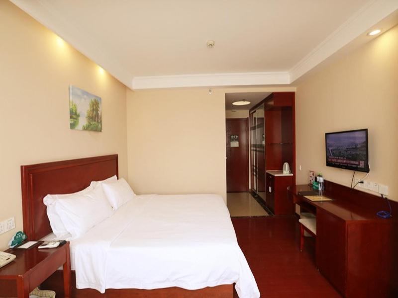 Greentree Inn Hainan Haikou East Train Station East Fengxiang Road Business Hotel Exterior photo