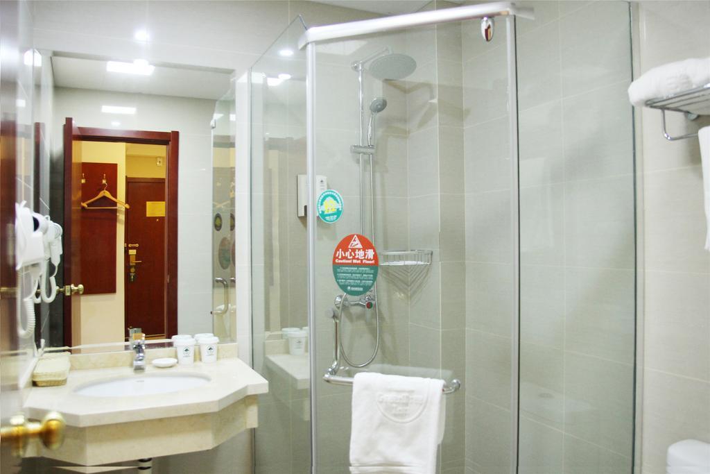 Greentree Inn Hainan Haikou East Train Station East Fengxiang Road Business Hotel Exterior photo