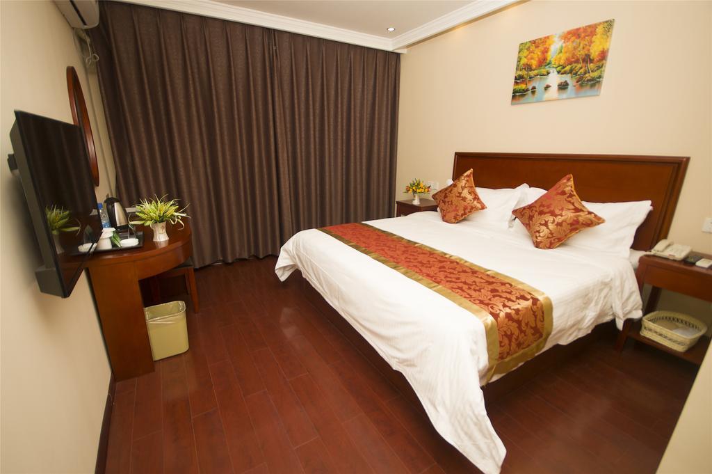 Greentree Inn Hainan Haikou East Train Station East Fengxiang Road Business Hotel Exterior photo